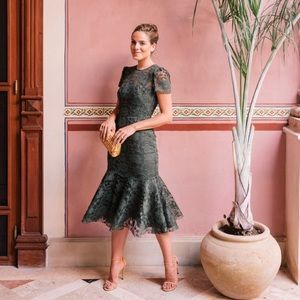 Gal Meets Glam Eve Lace Midi Lace Dress